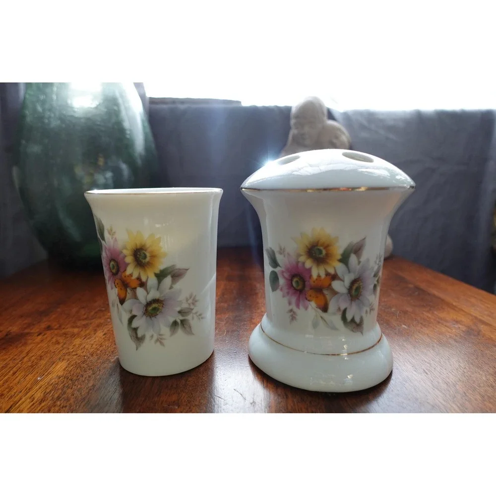 1979 Enesco porcelain toothbrush holder‎ tumbler set daisy butterfly floral